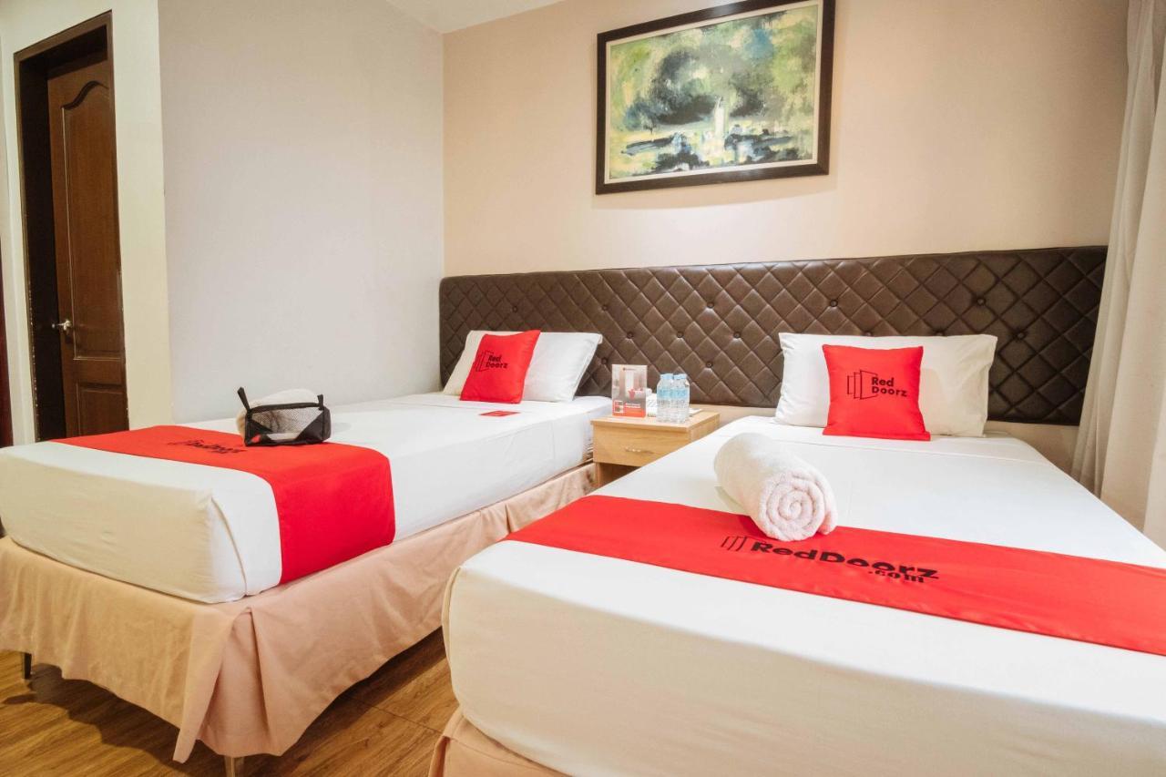 Reddoorz Plus Near Cebu Capitol מראה חיצוני תמונה