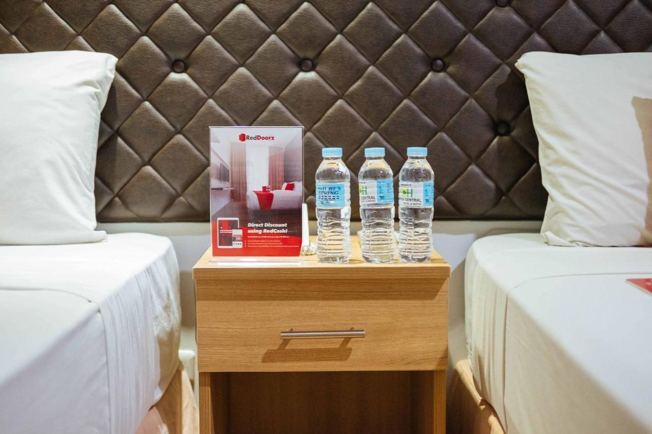 Reddoorz Plus Near Cebu Capitol מראה חיצוני תמונה