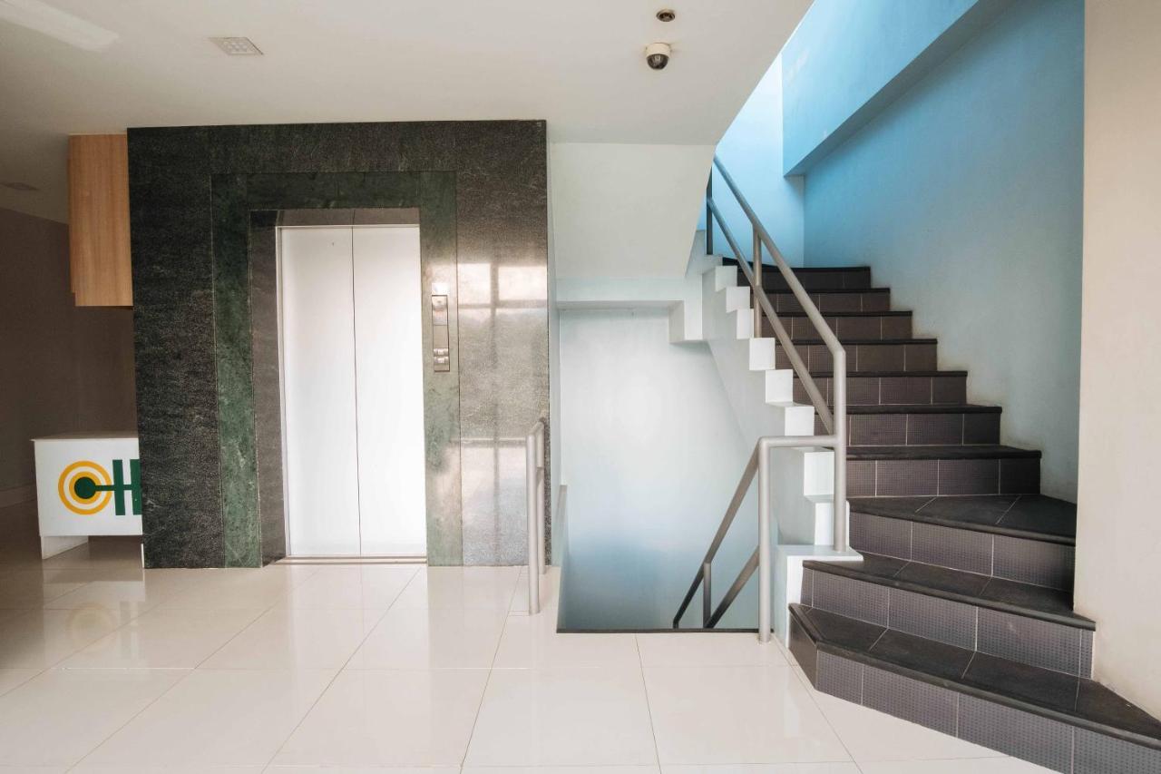 Reddoorz Plus Near Cebu Capitol מראה חיצוני תמונה